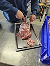 Fleisch was in kleine Stücke geschnitten werden